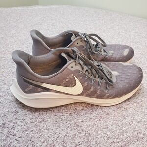 Nike Zoom Vomero 14 Mens Size 11 Gray-Gunsmoke AH7857-003 Running Shoes